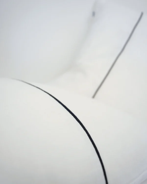 White linen pillowcase with navy blue piping - Image 4
