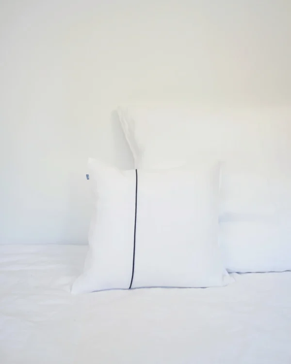 White linen pillowcase with navy blue piping - Image 3
